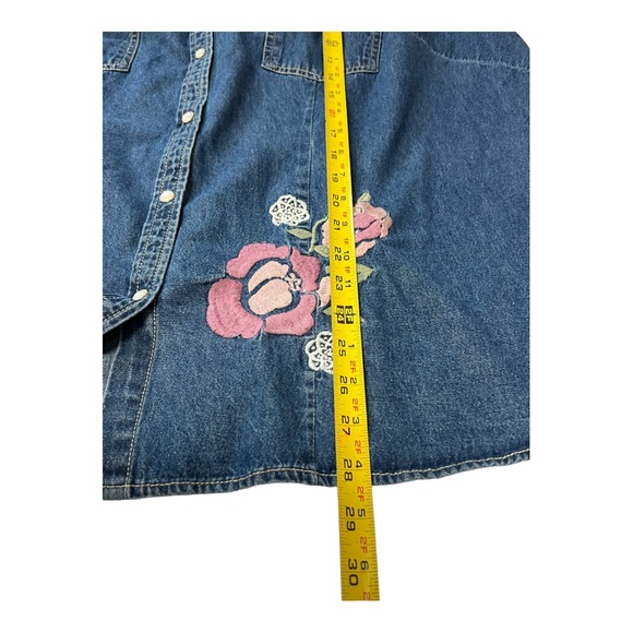 Dress Barn Denim Shirt Embroidered Roses Pearl Snaps size  22/24 Women’s VTG - Picture 13 of 13